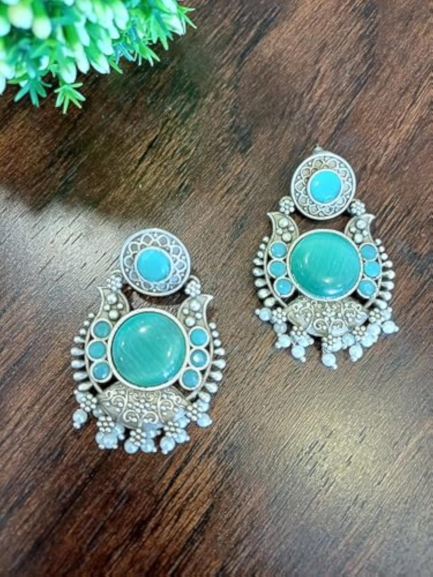 Hanging Pearl Earrings with Monalisa Stone